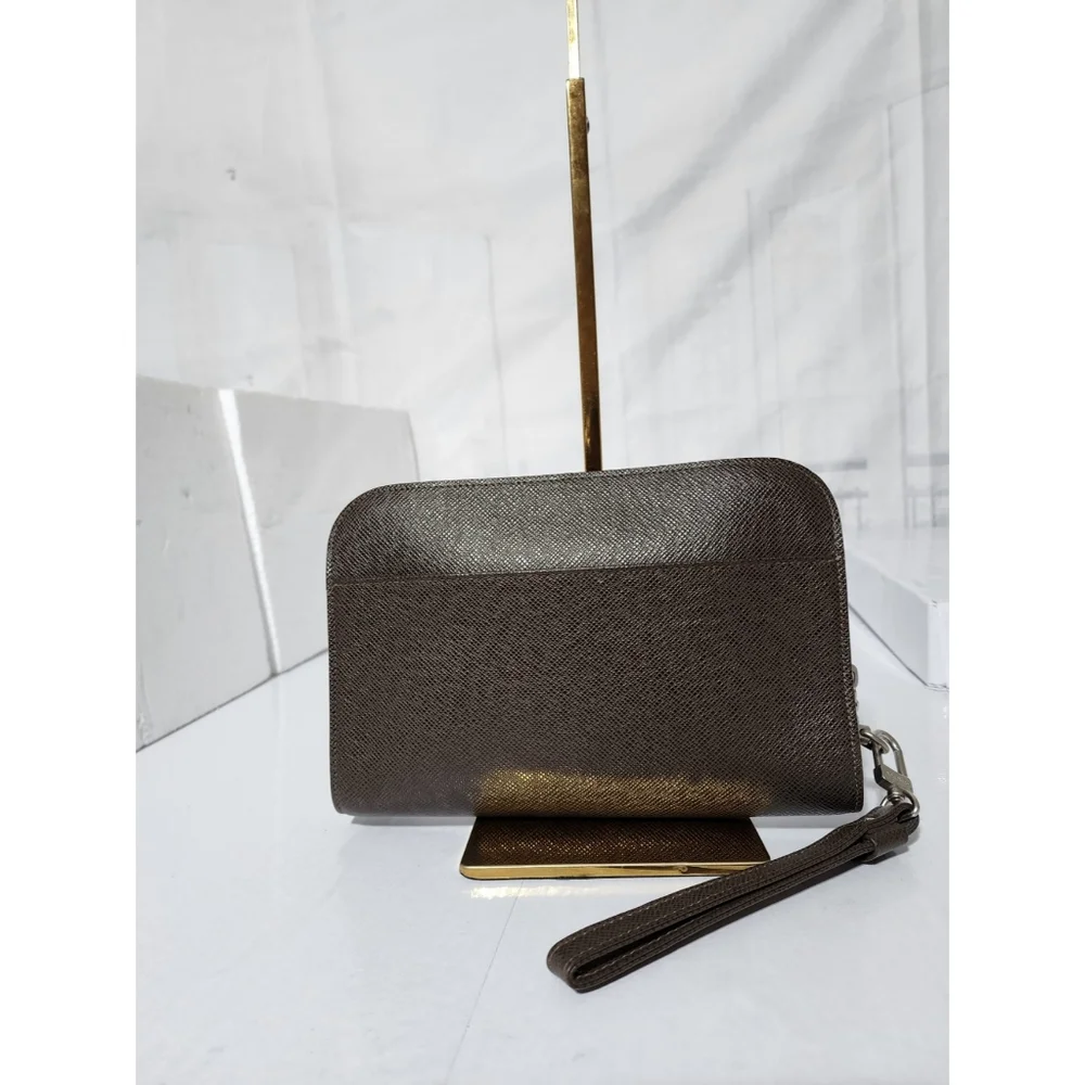 Louis Vuitton Moca Taiga Leather Baikal Men Wristlet Brown